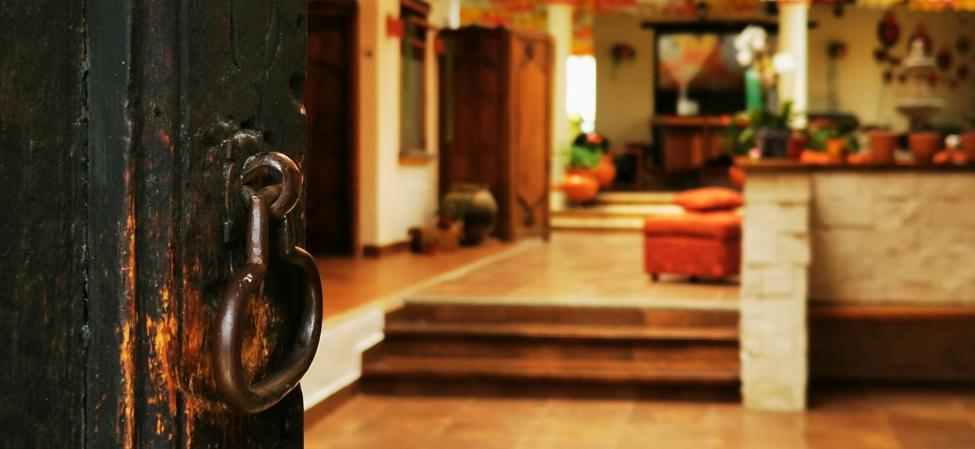 image-housing-carousel
