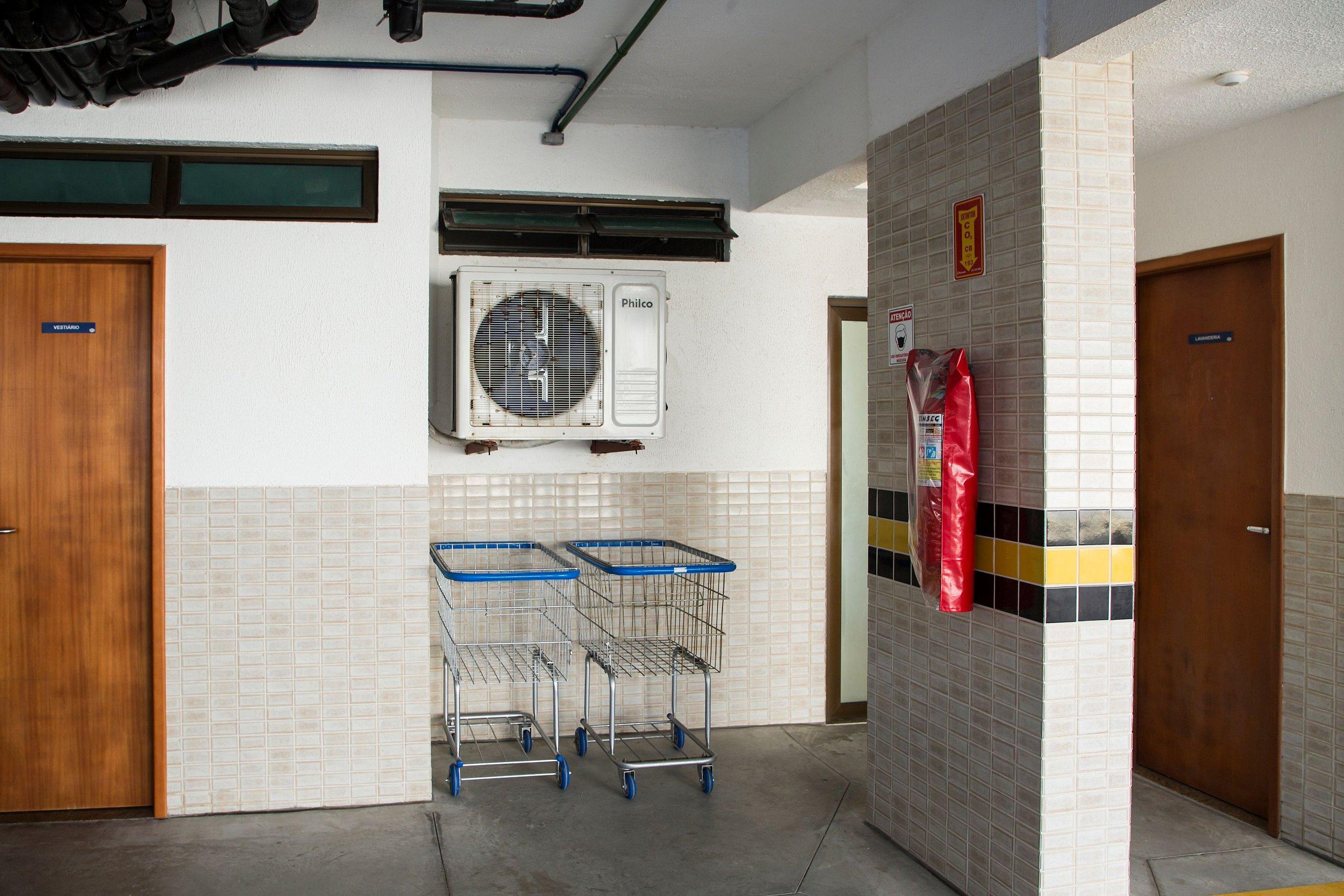 image-housing-carousel