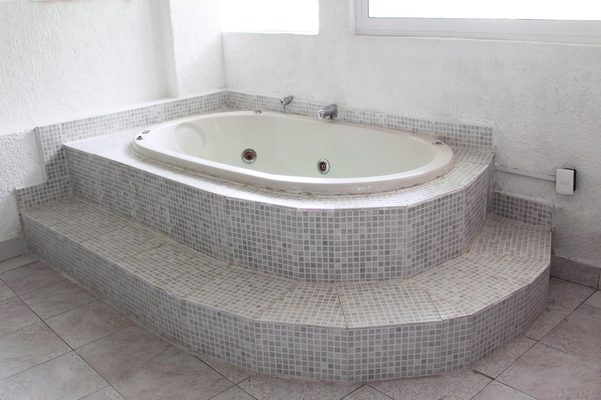 Master Suite Jacuzzi