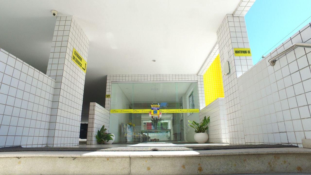 image-housing-carousel