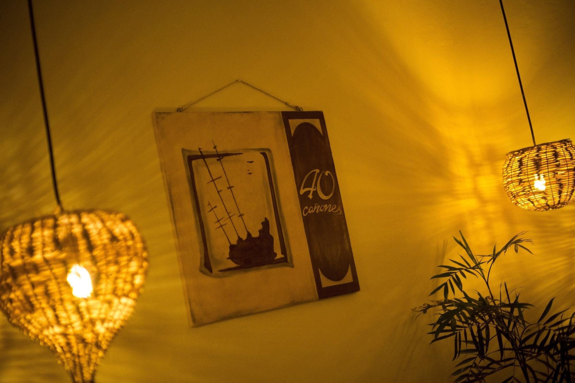image-housing-carousel