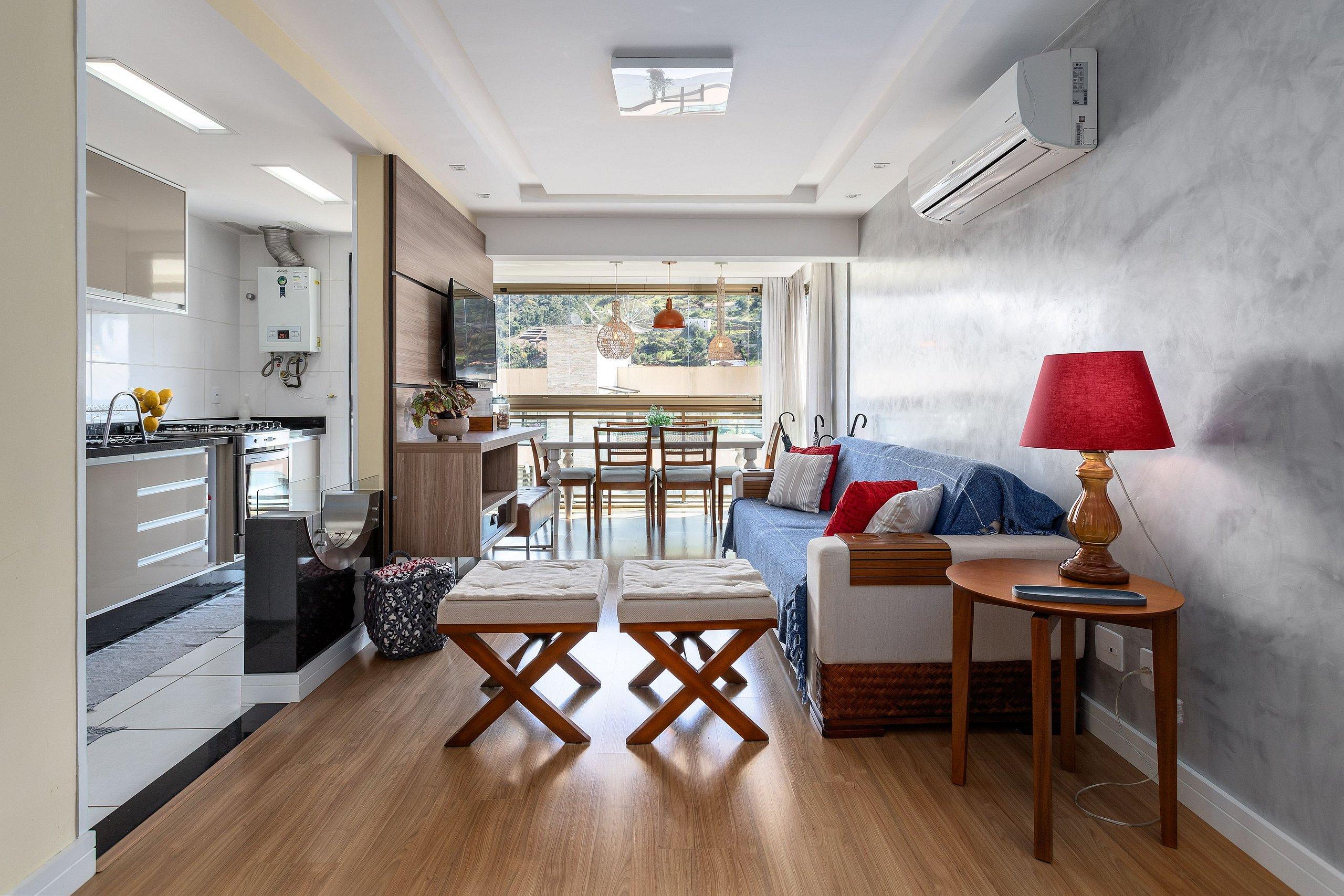 image-housing-carousel