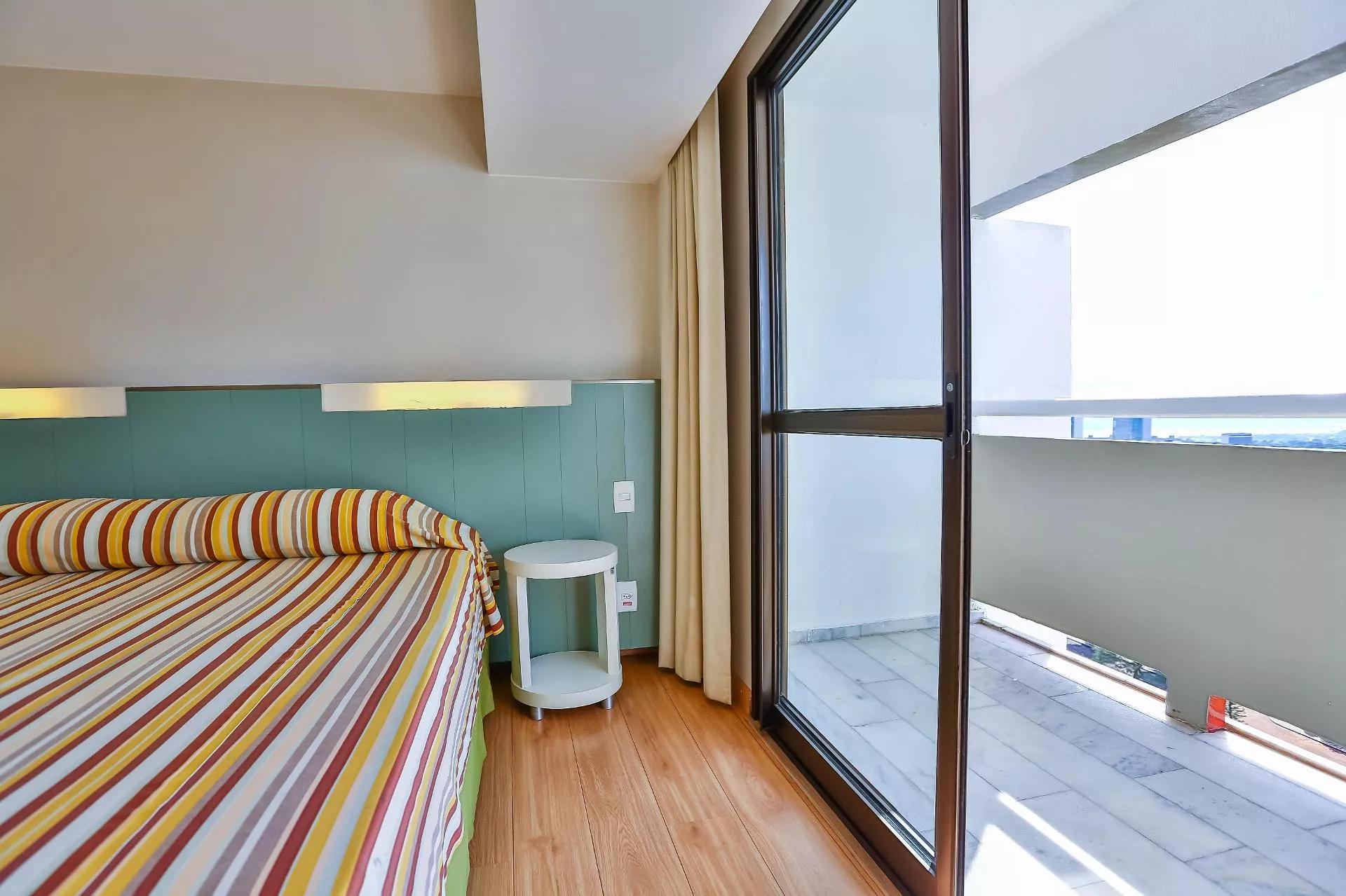 image-housing-carousel