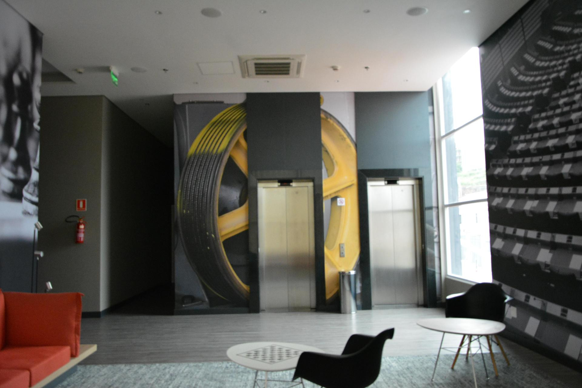 image-housing-carousel