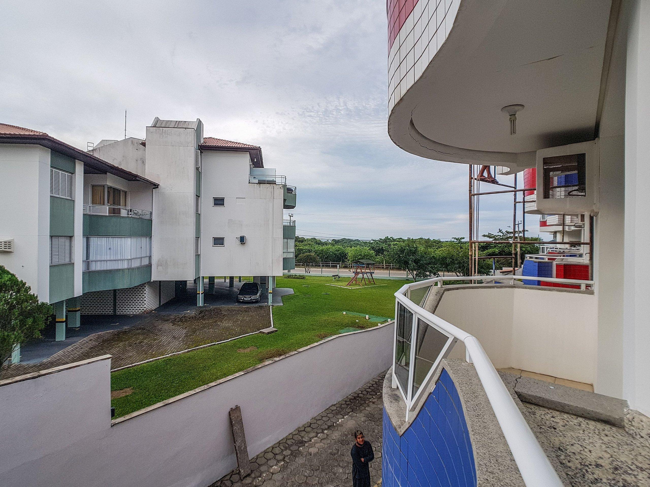 image-housing-carousel