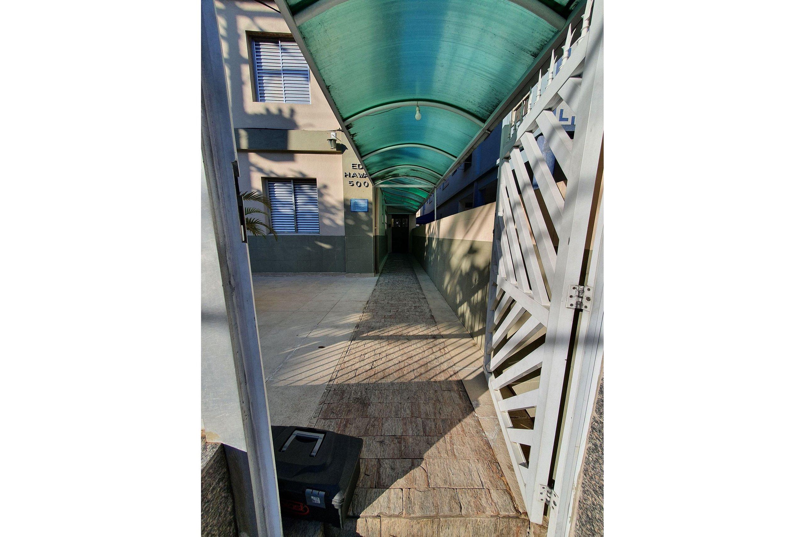 image-housing-carousel