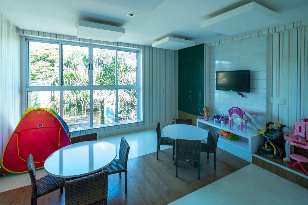 image-housing-carousel