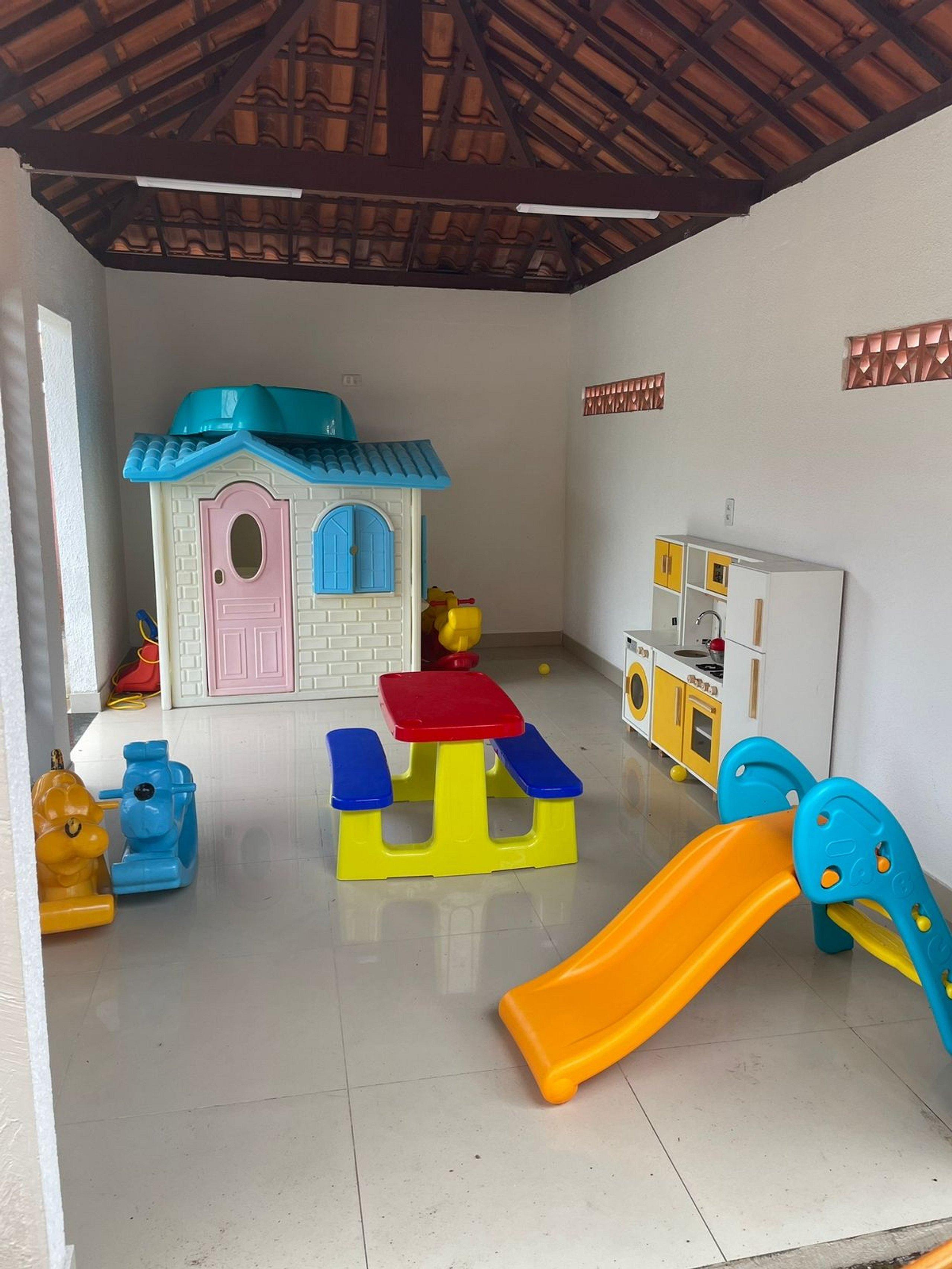 image-housing-carousel