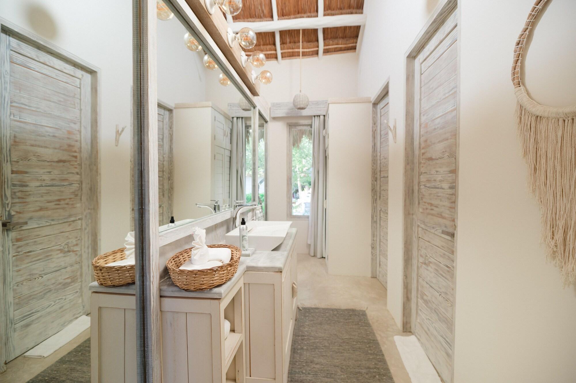 Suite Partial Ocean View King