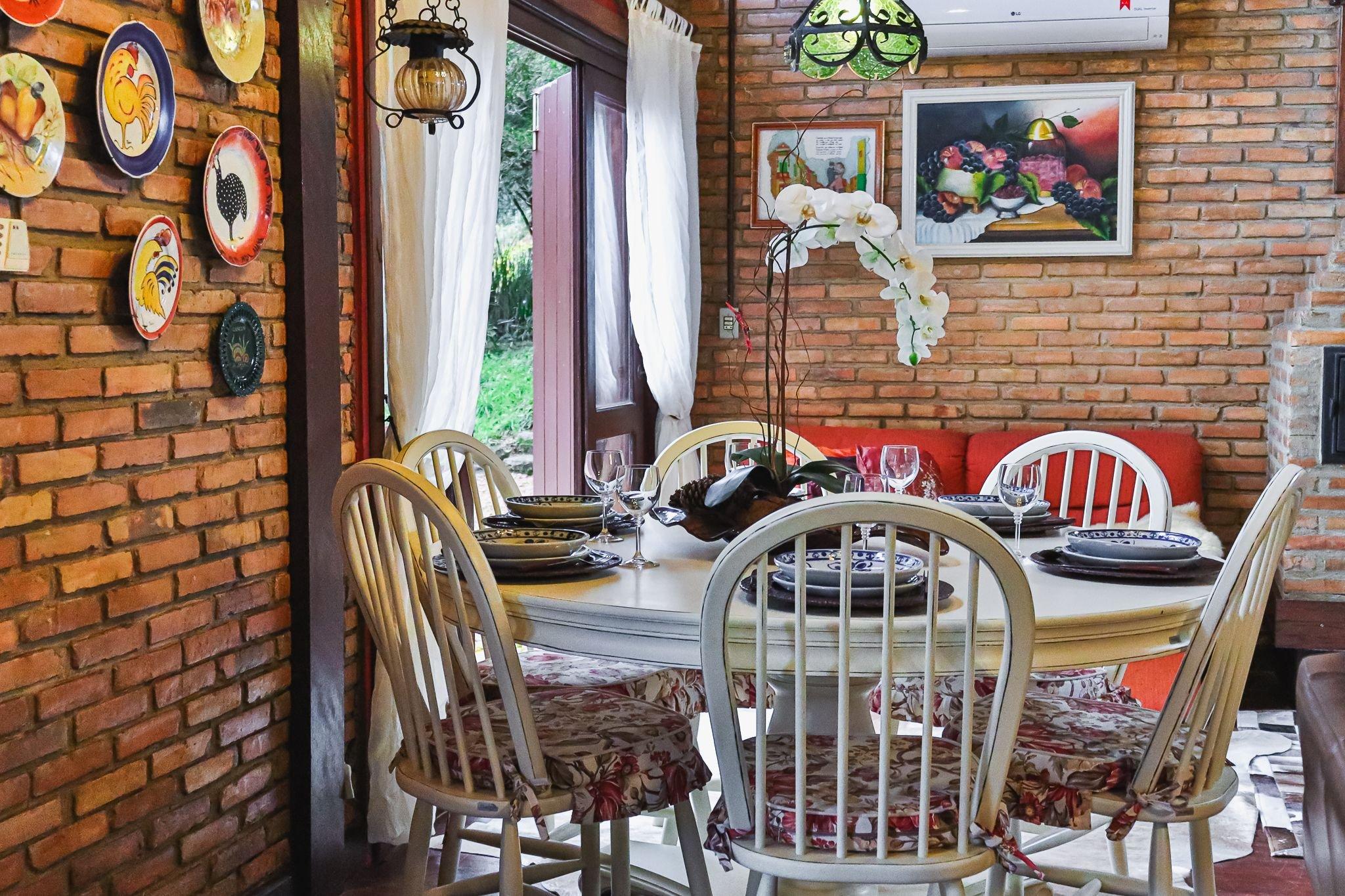 image-housing-carousel
