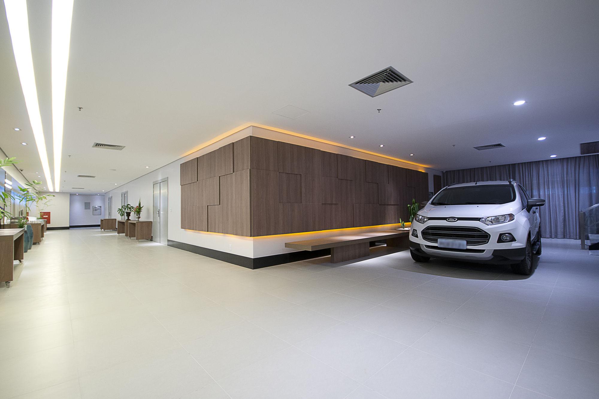 image-housing-carousel