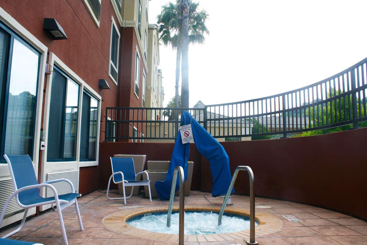 image-housing-carousel