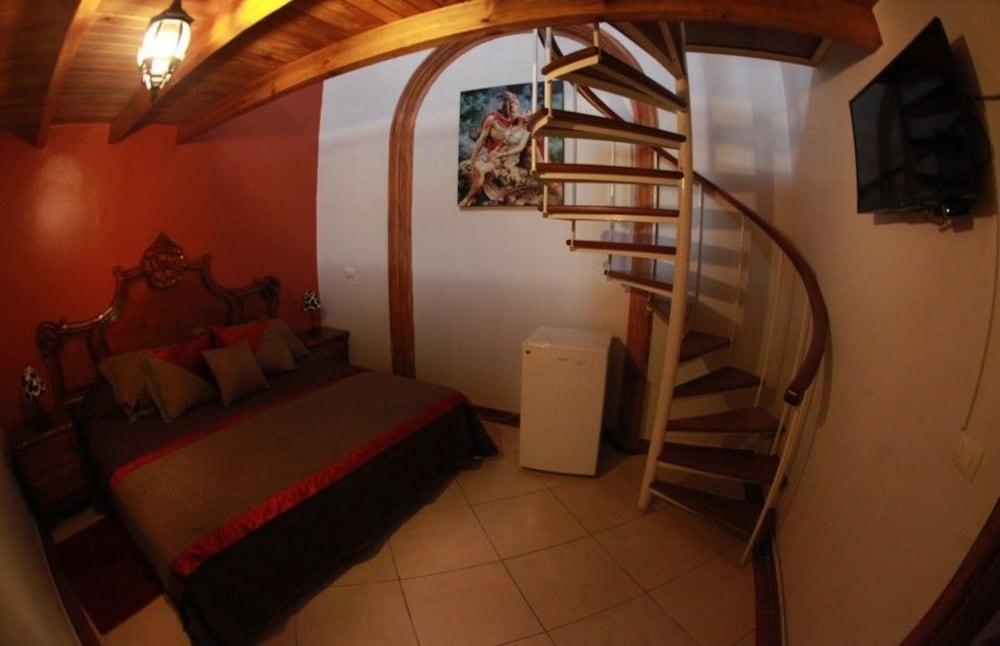 image-housing-carousel