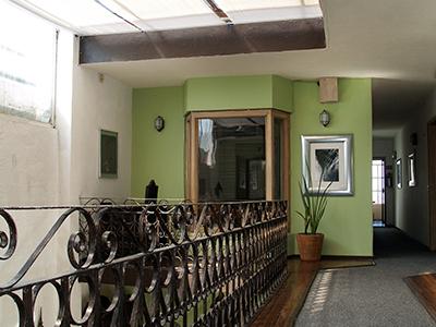image-housing-carousel