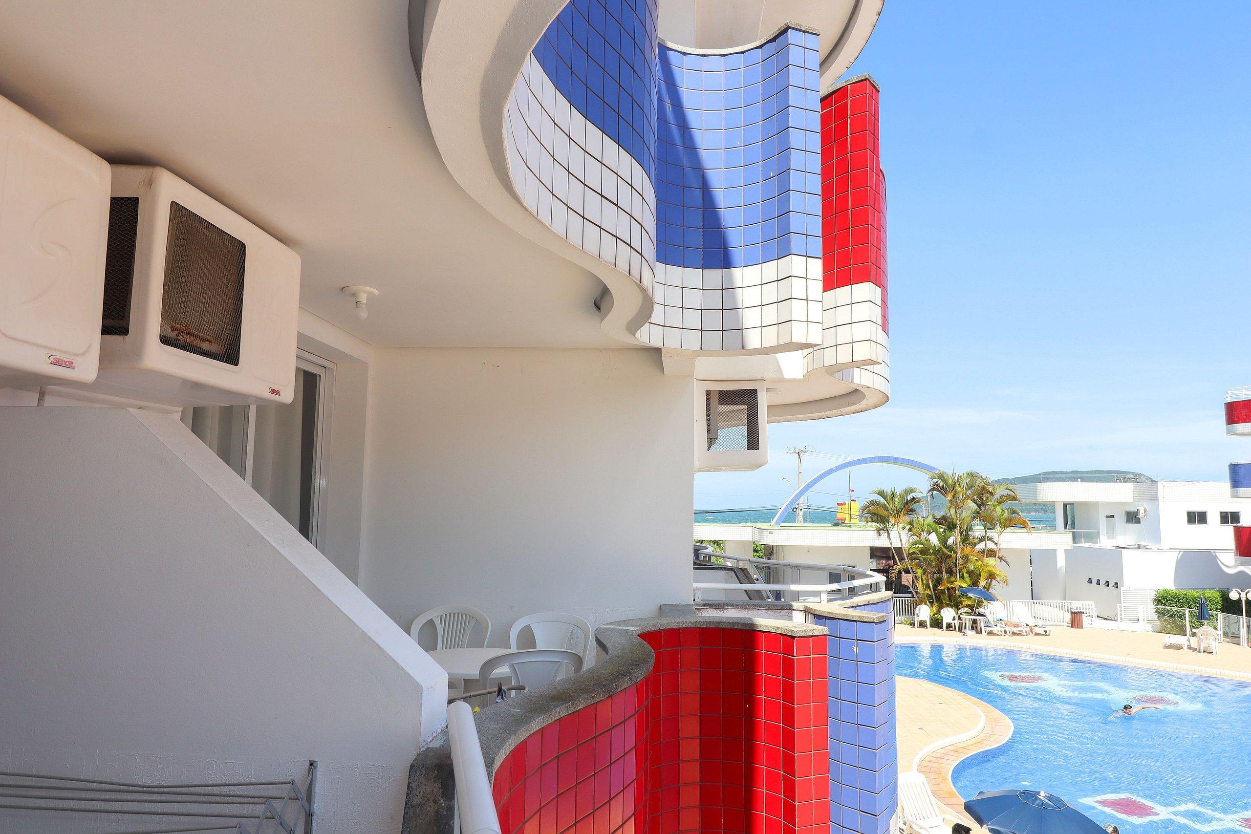 image-housing-carousel