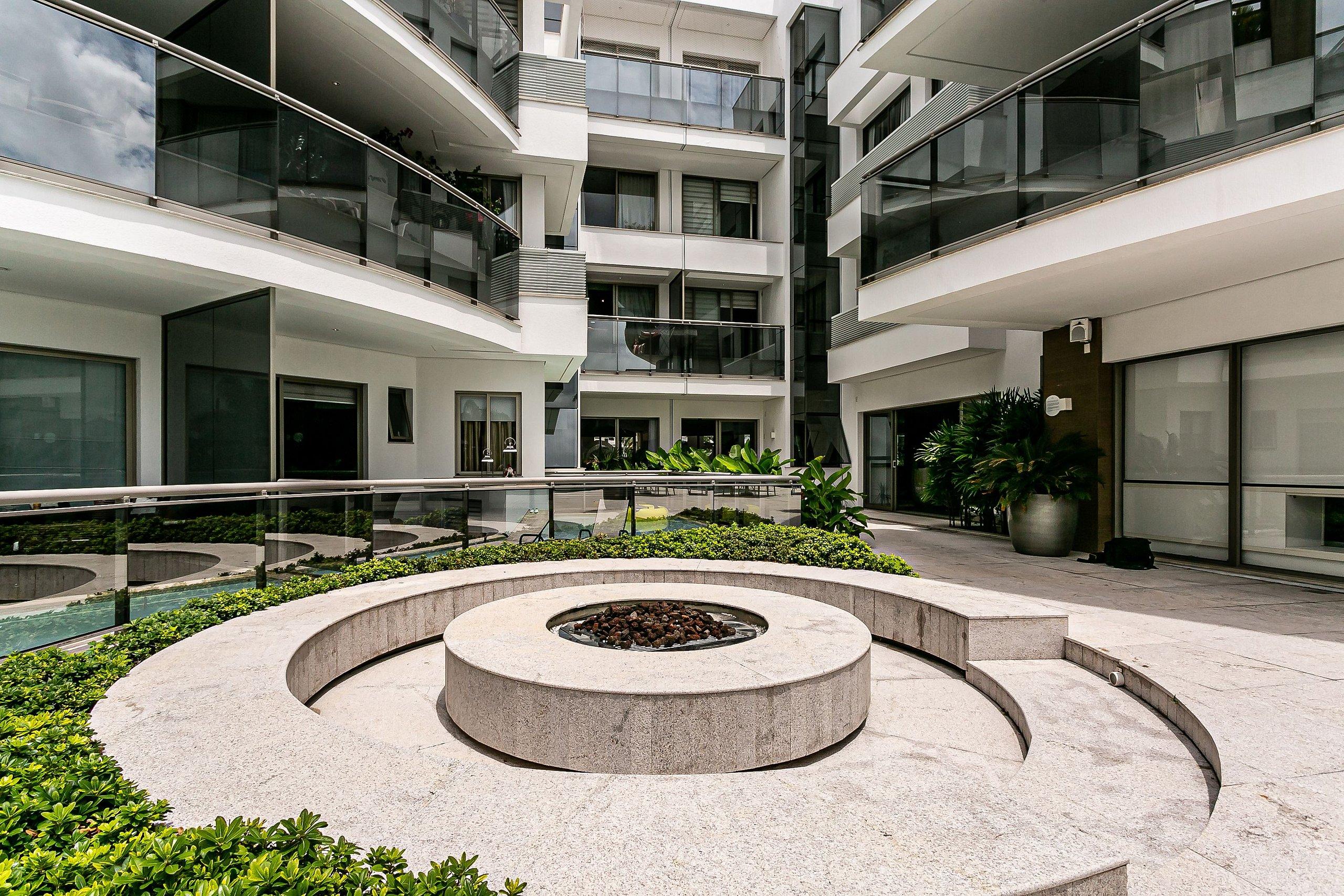 image-housing-carousel