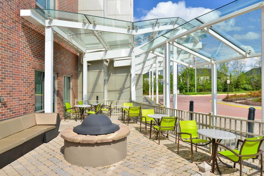 image-housing-carousel