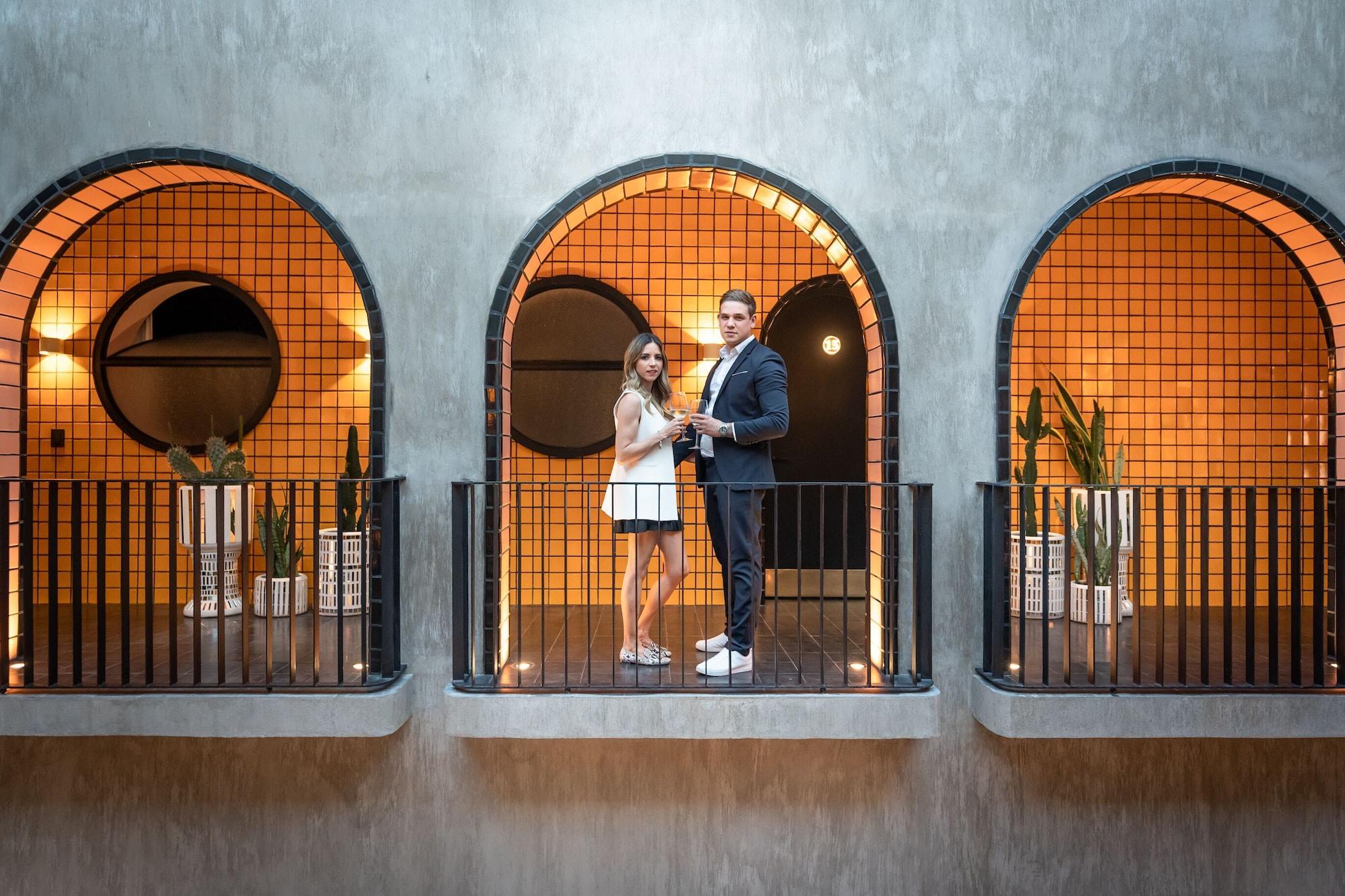 image-housing-carousel