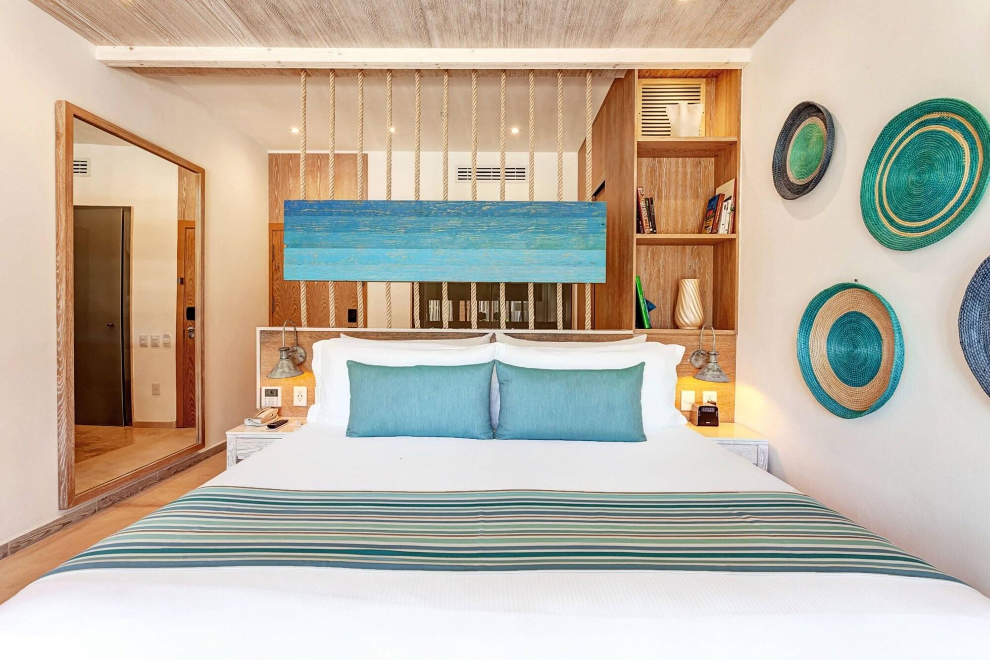 Deluxe Junior Suite Pool View