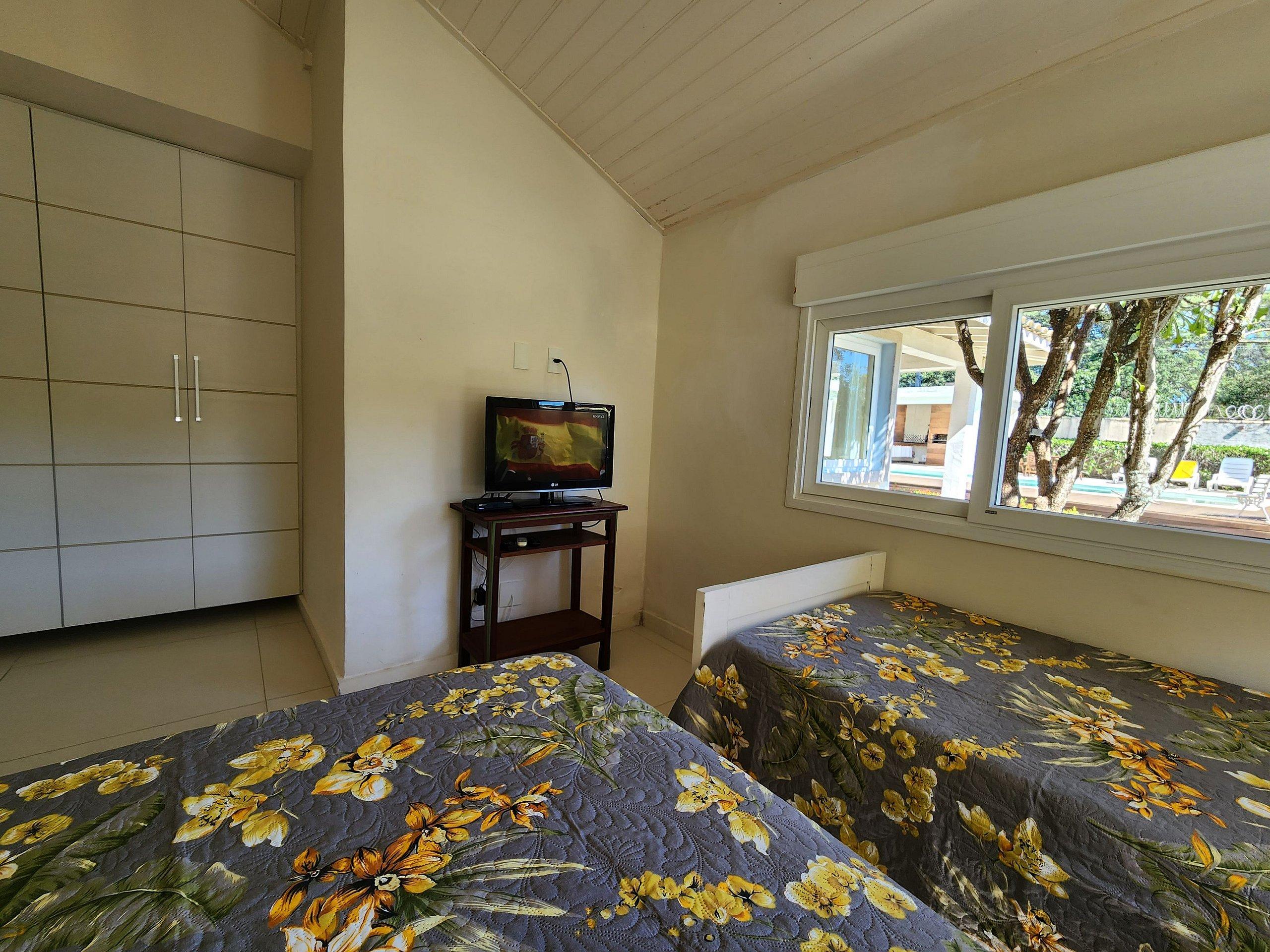 image-housing-carousel