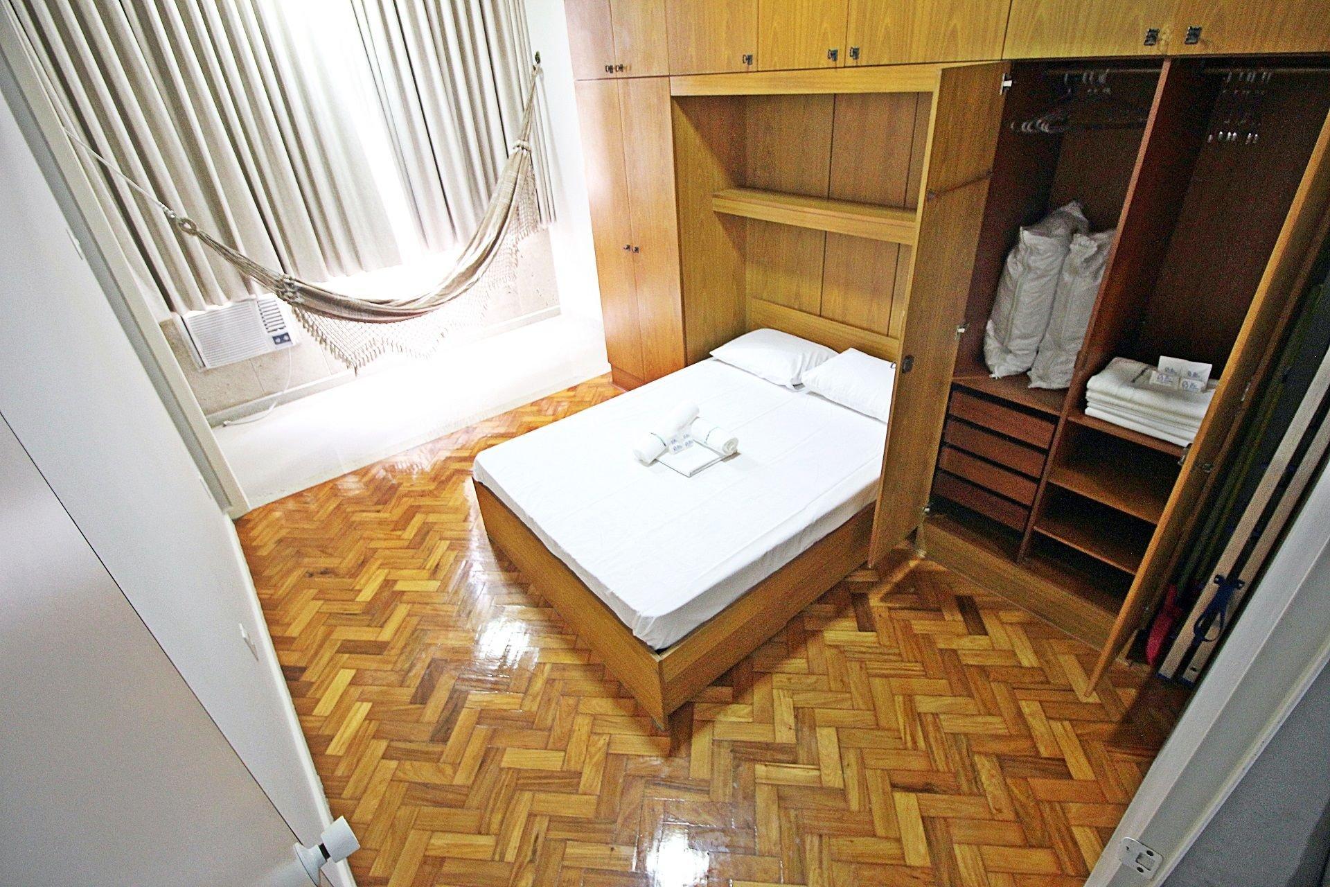 image-housing-carousel