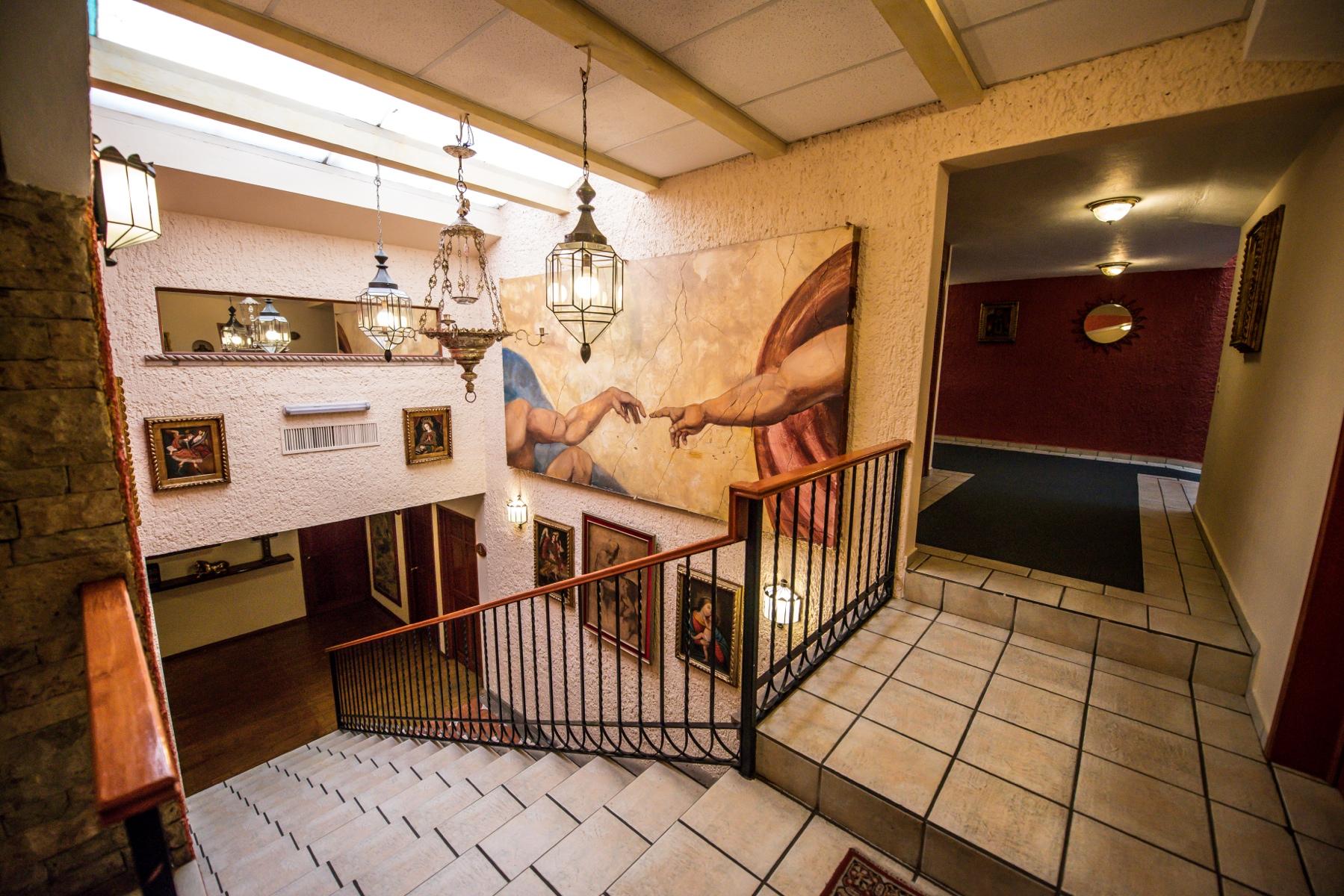image-housing-carousel