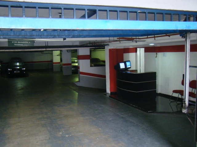 image-housing-carousel