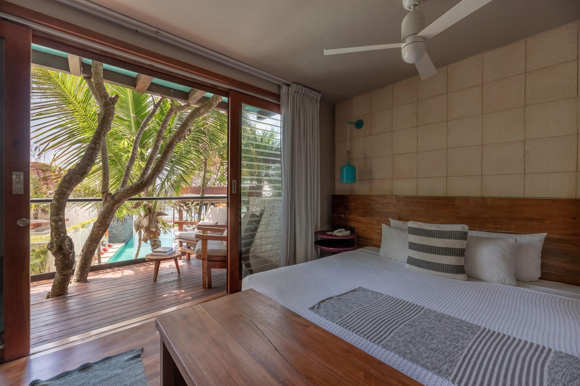 Habitación, vista a la piscina