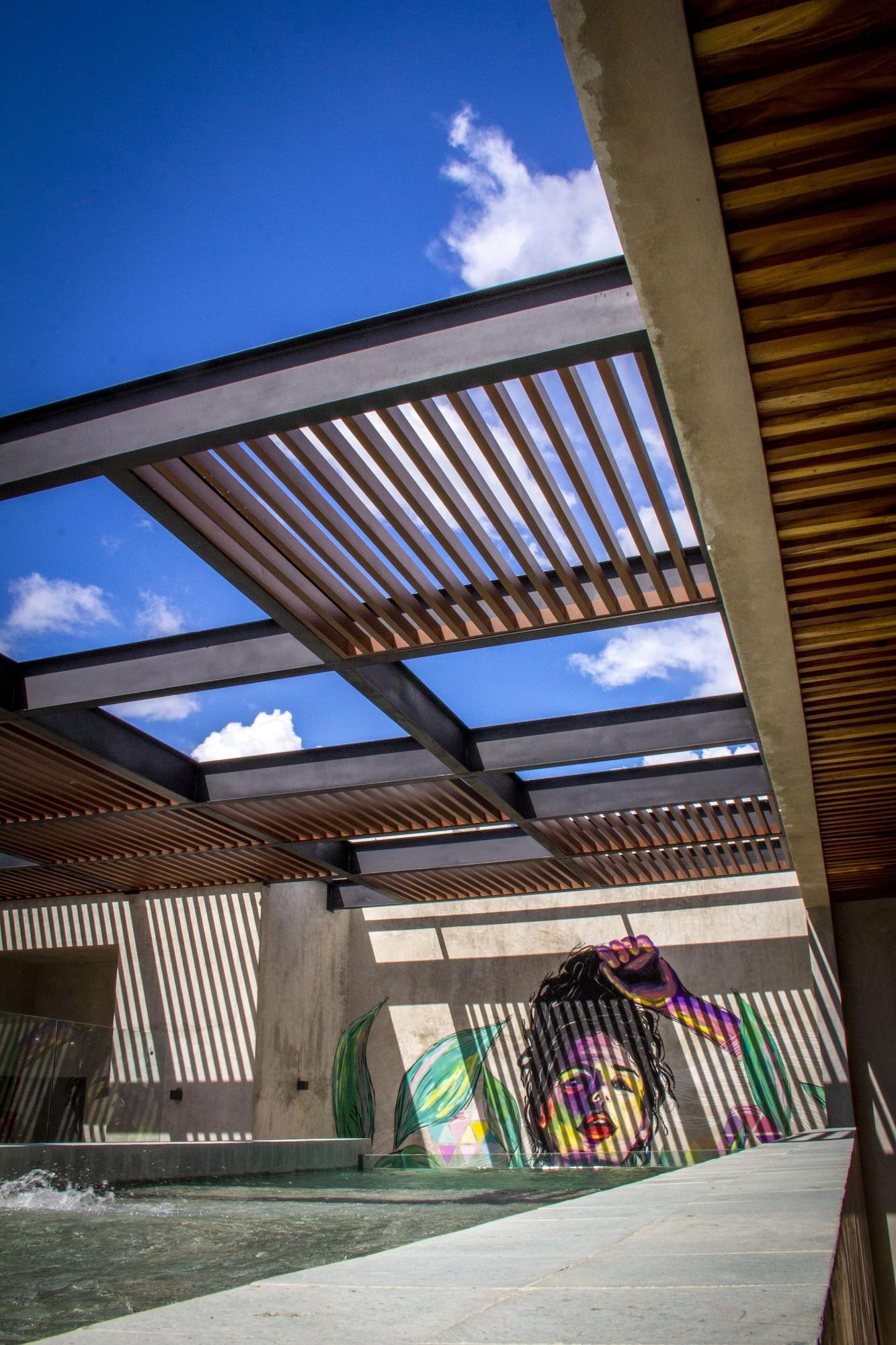 image-housing-carousel