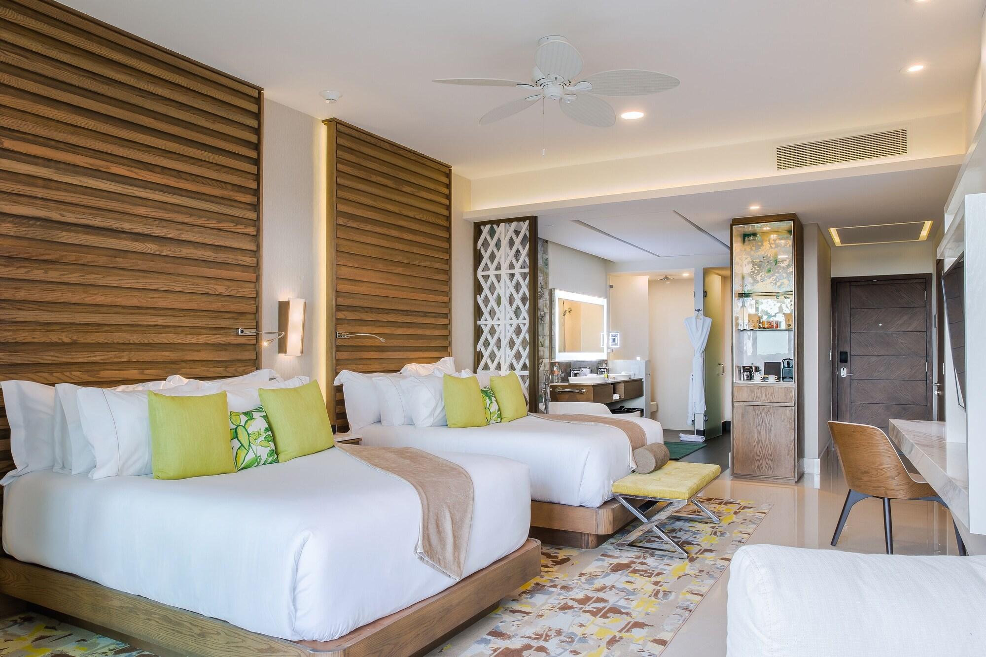 Junior Suite 2 Queen Beds