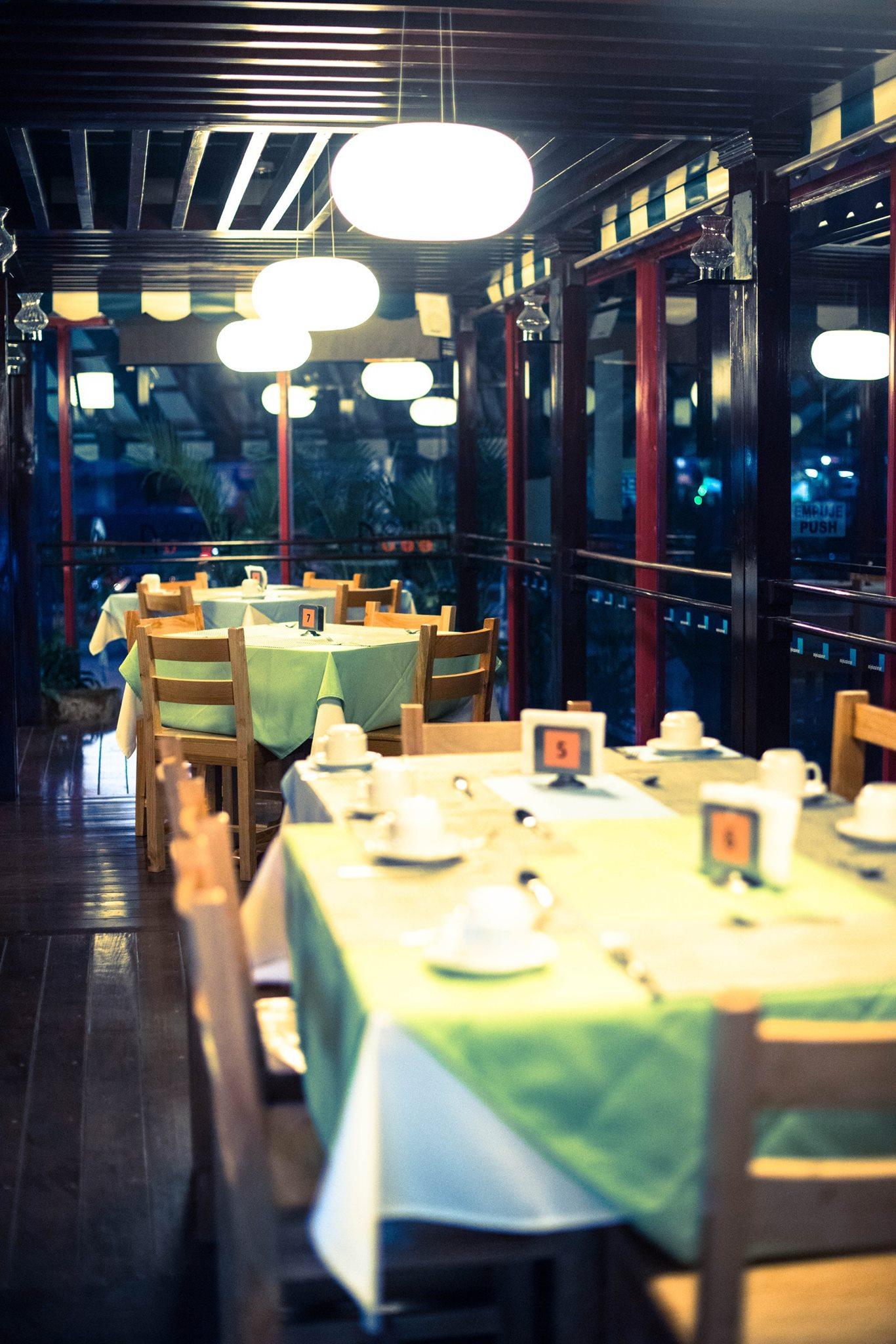 image-housing-carousel