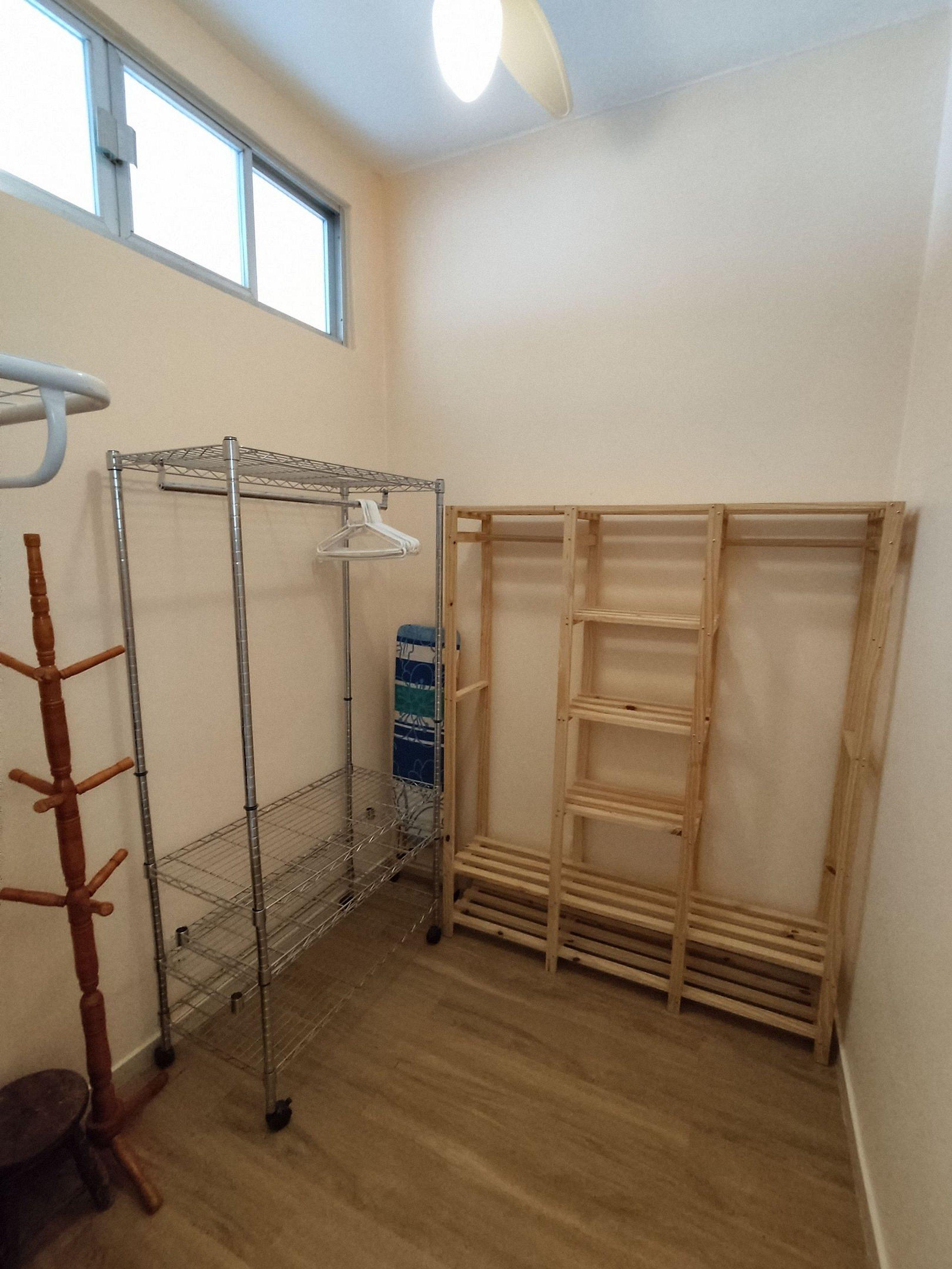 image-housing-carousel