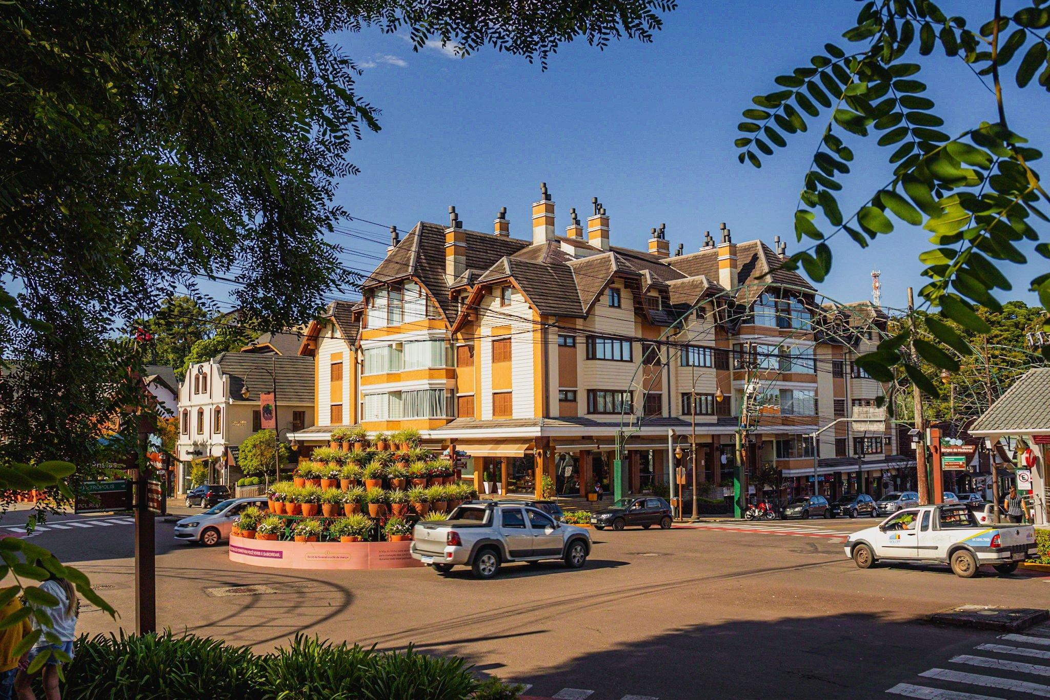 image-housing-carousel
