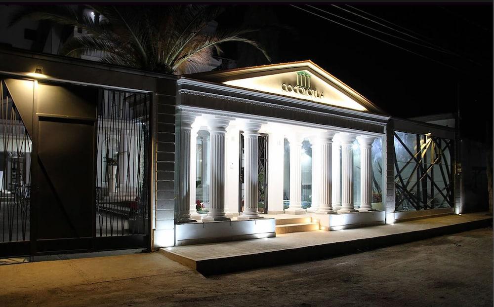 image-housing-carousel