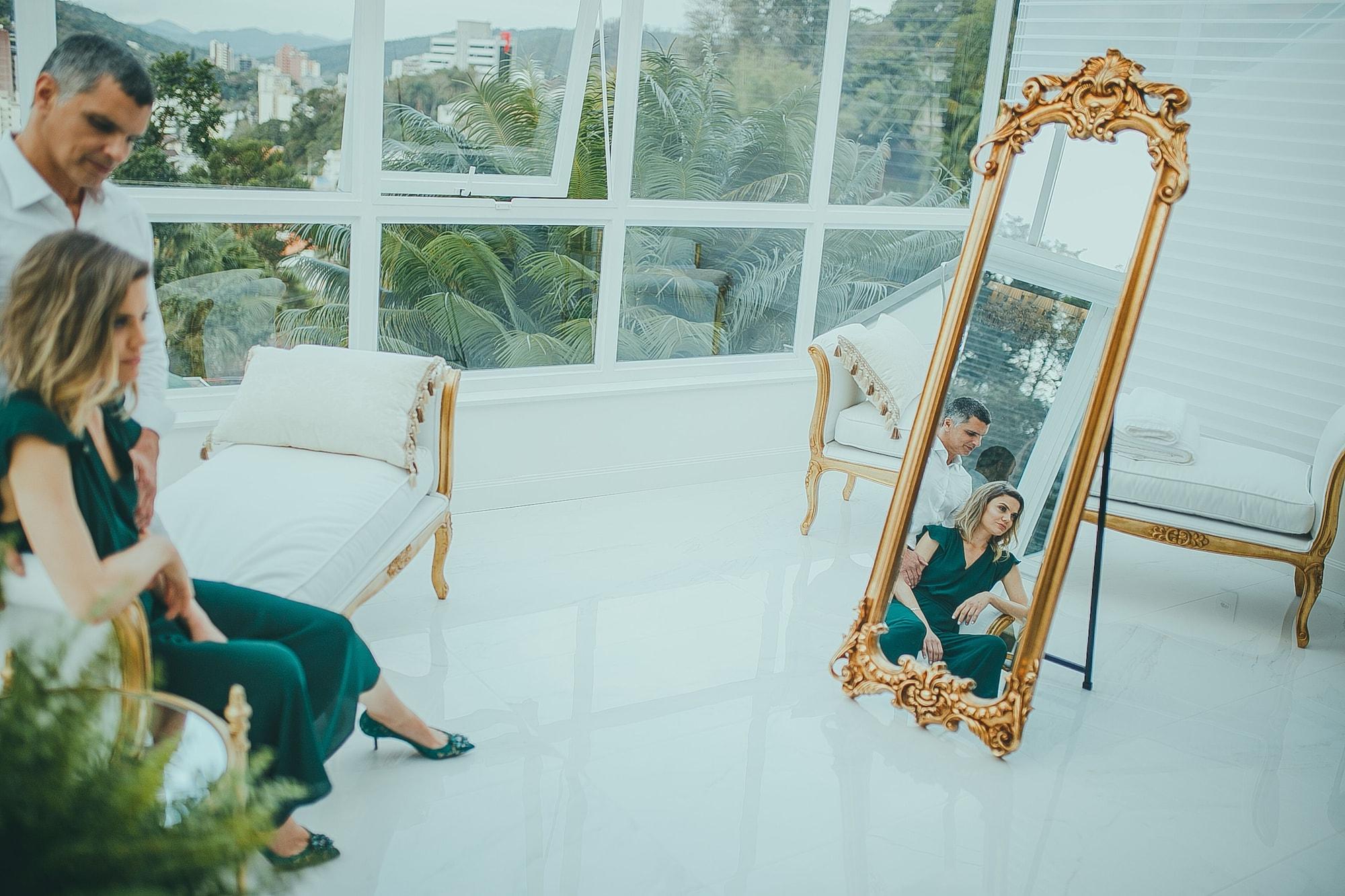 image-housing-carousel