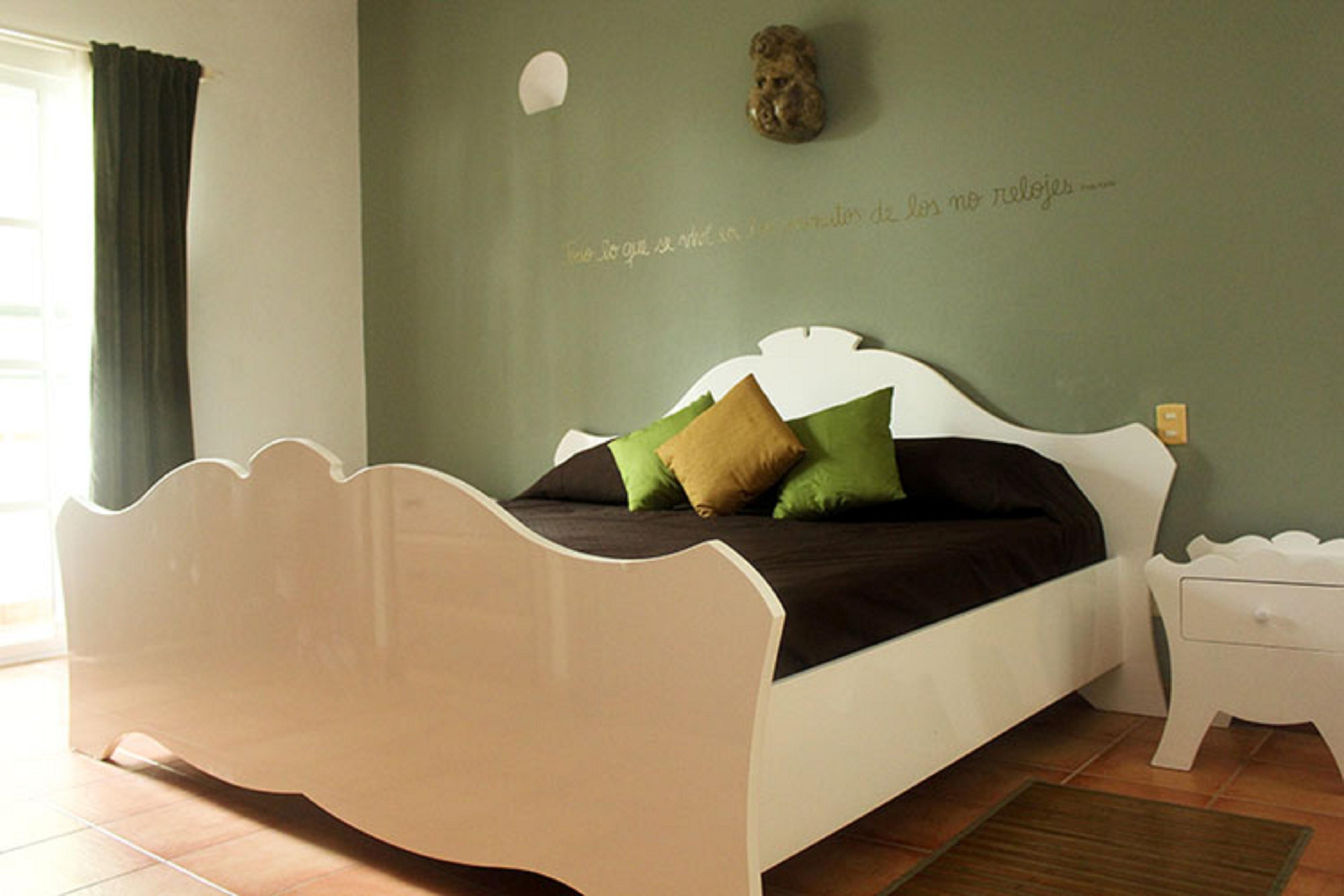 image-housing-carousel