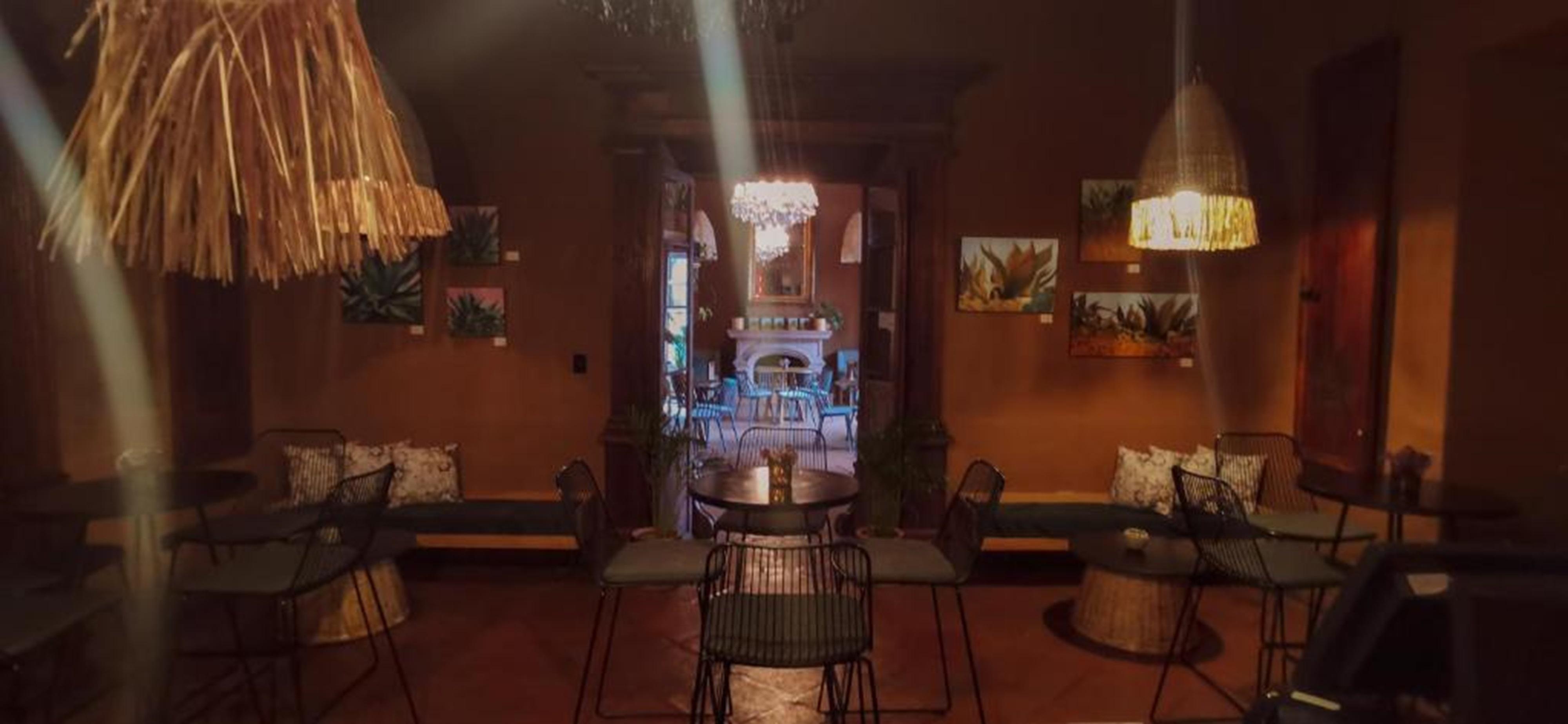 image-housing-carousel