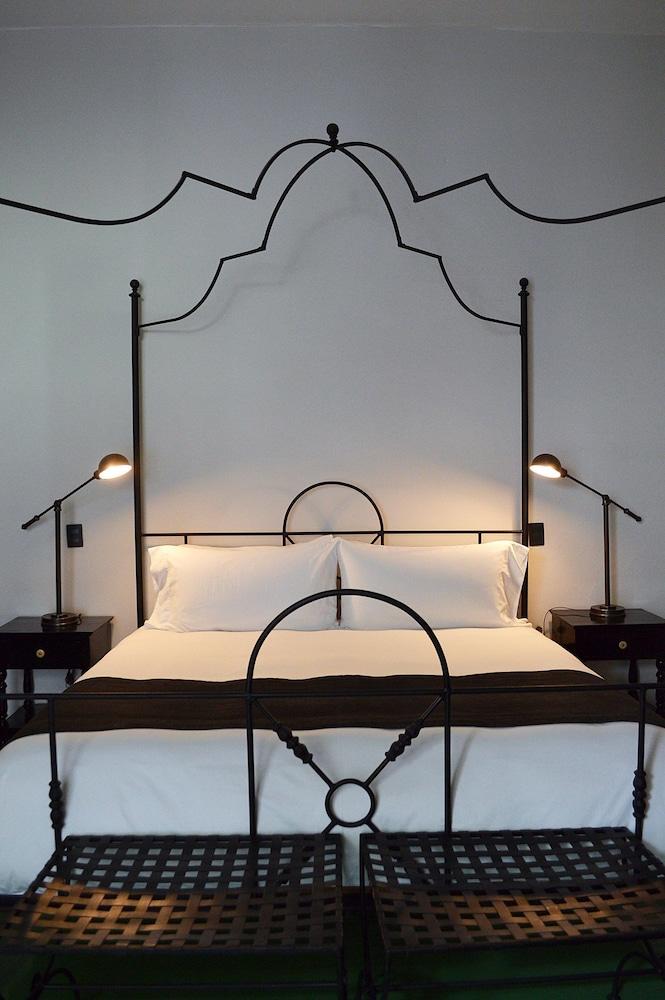 image-housing-carousel