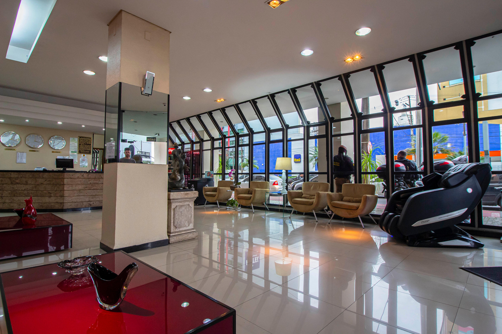 image-housing-carousel