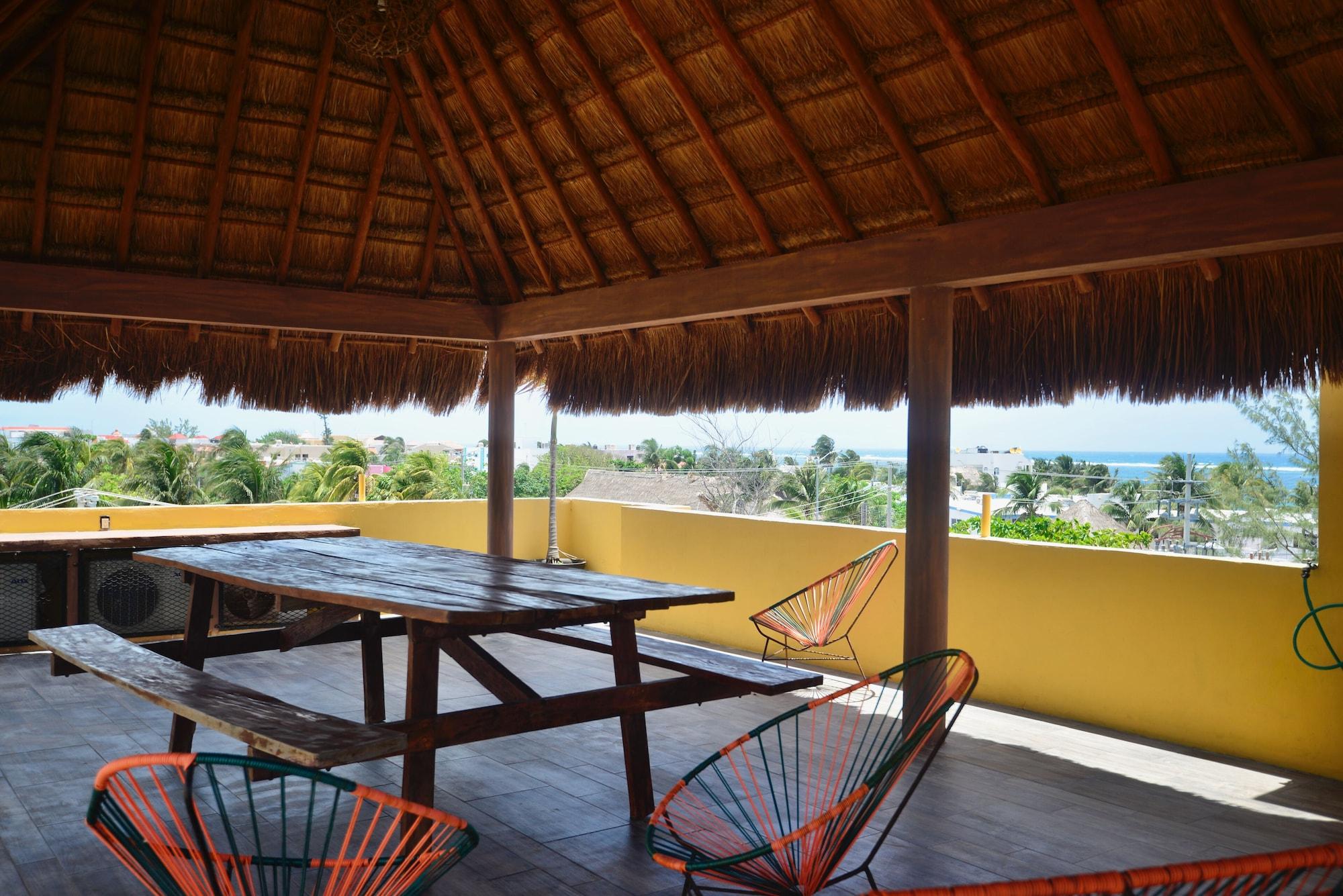 Habitacion con cama king y sofa cama