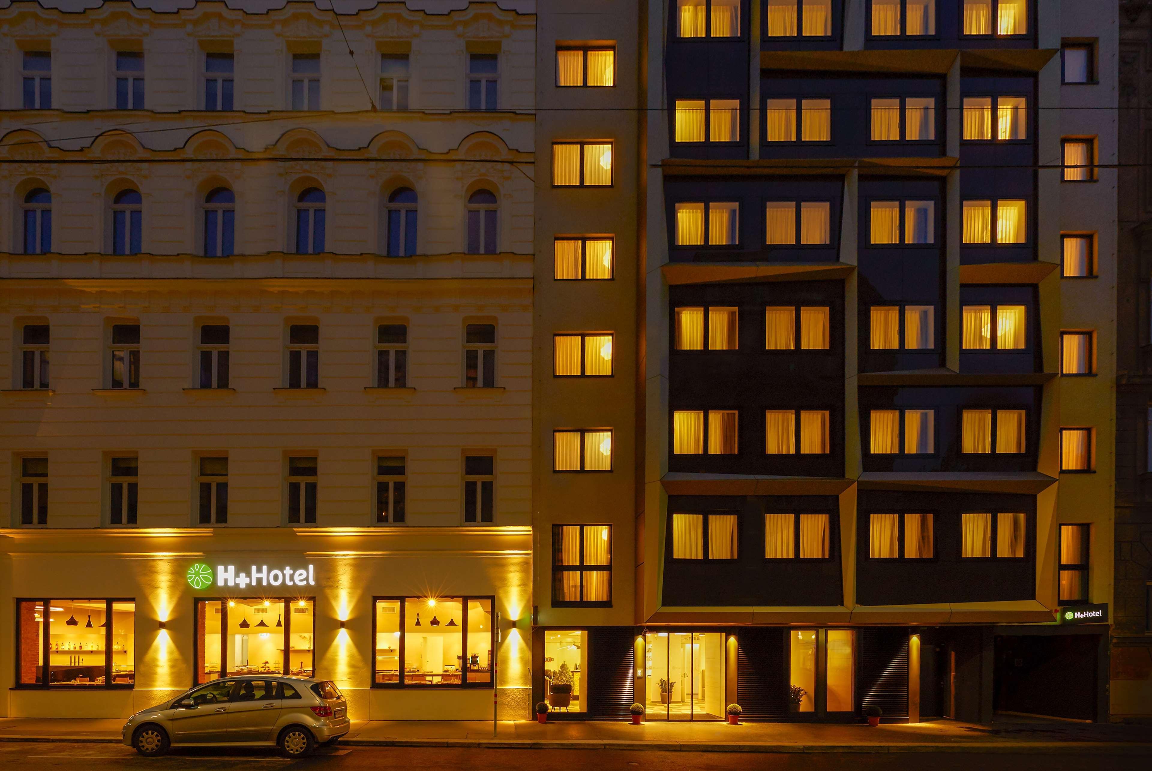 image-housing-carousel