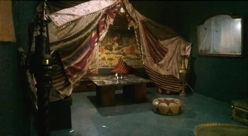 image-housing-carousel