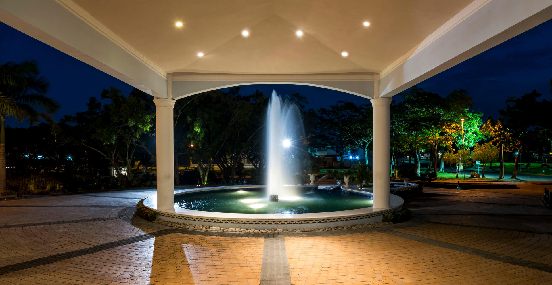 image-housing-carousel