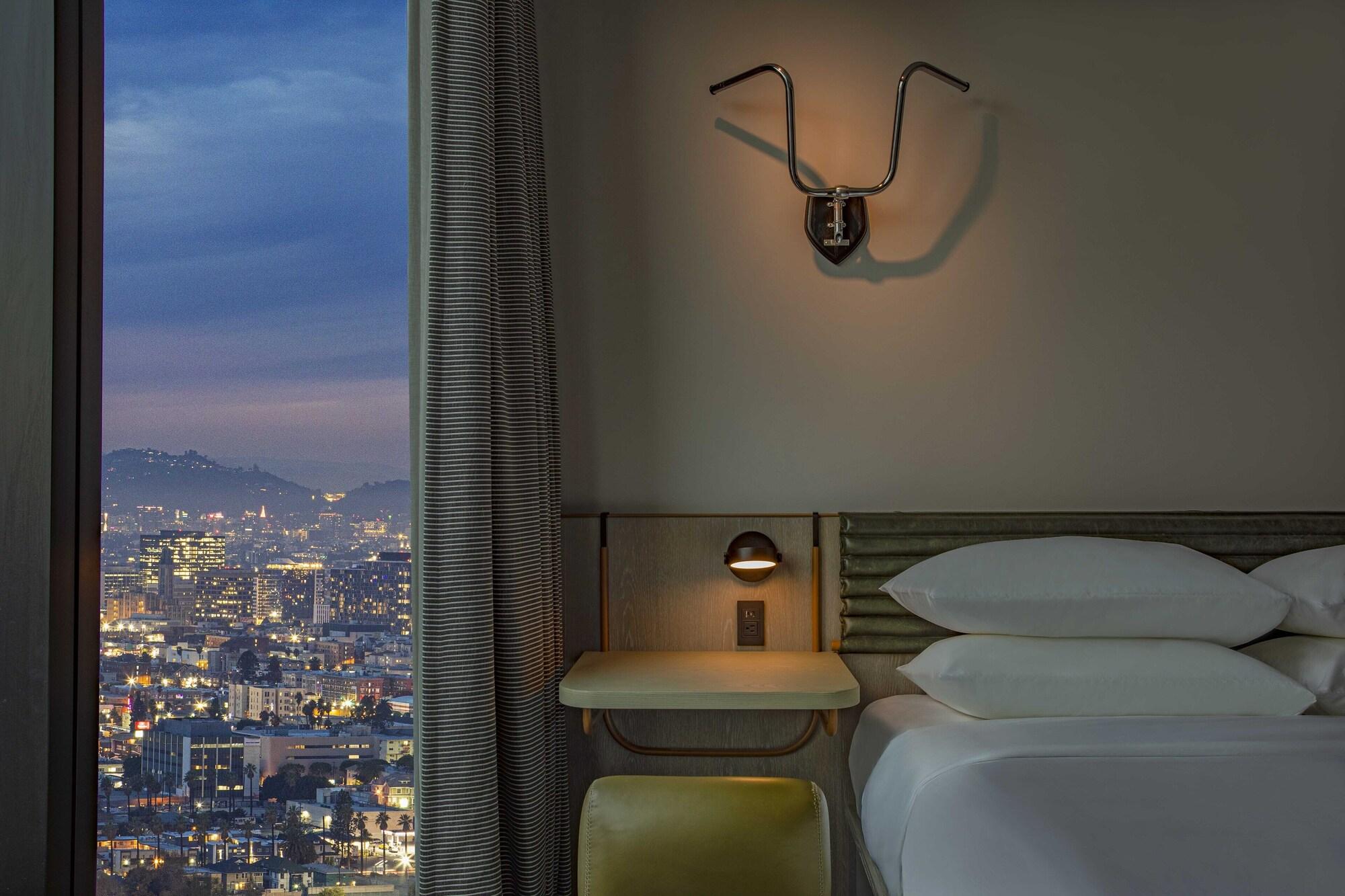 image-housing-carousel