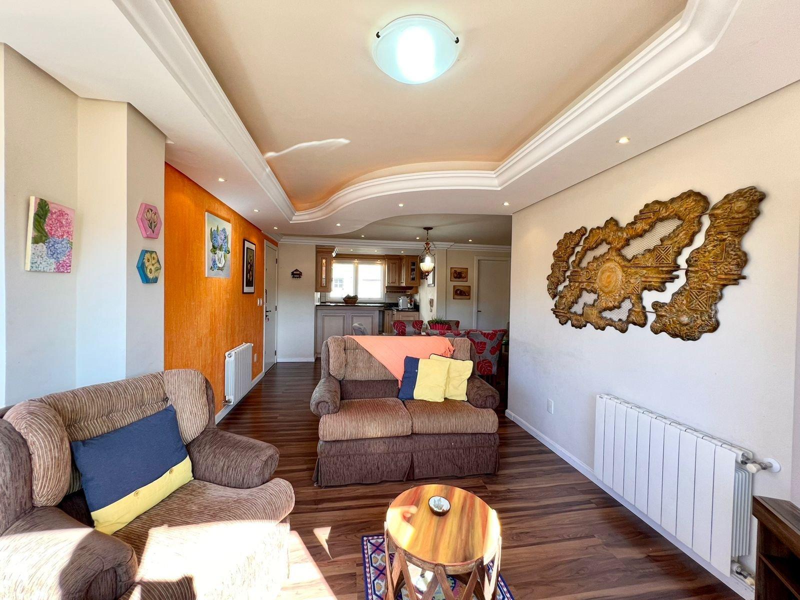image-housing-carousel