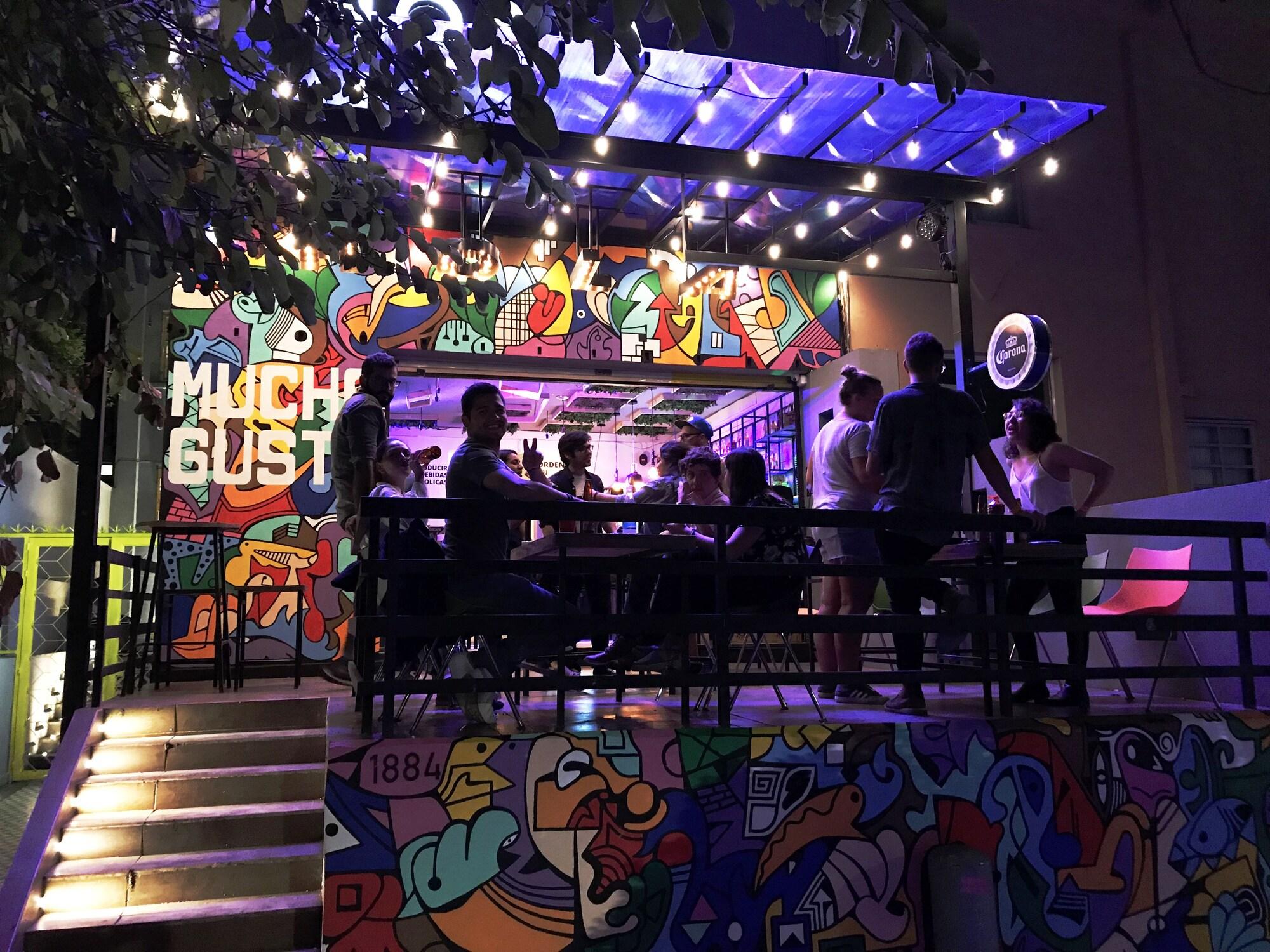 image-housing-carousel