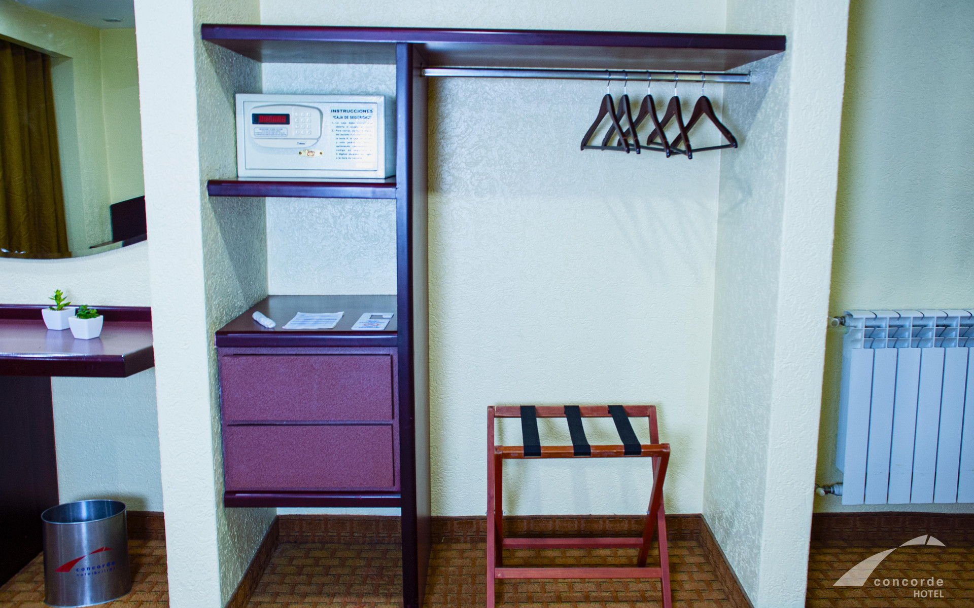image-housing-carousel