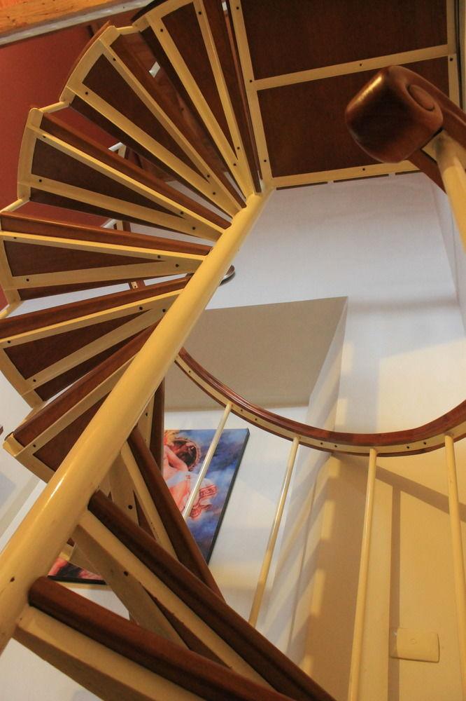 image-housing-carousel