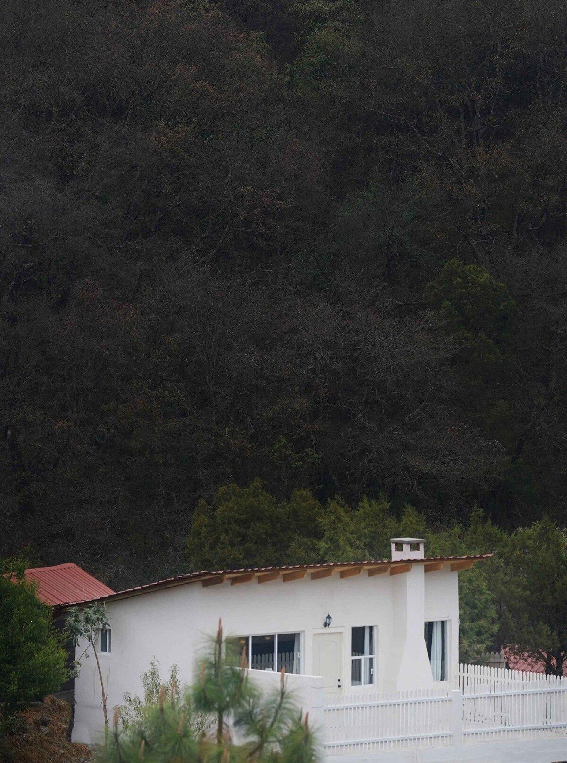image-housing-carousel
