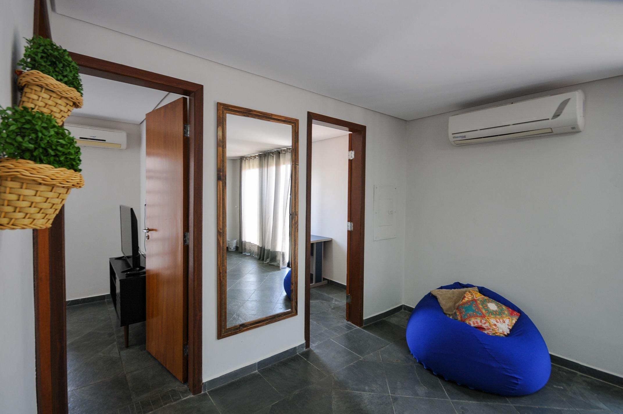 image-housing-carousel